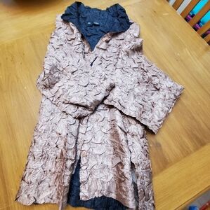 Women's itsu long sleeve shirt with sleeveless matching shell.